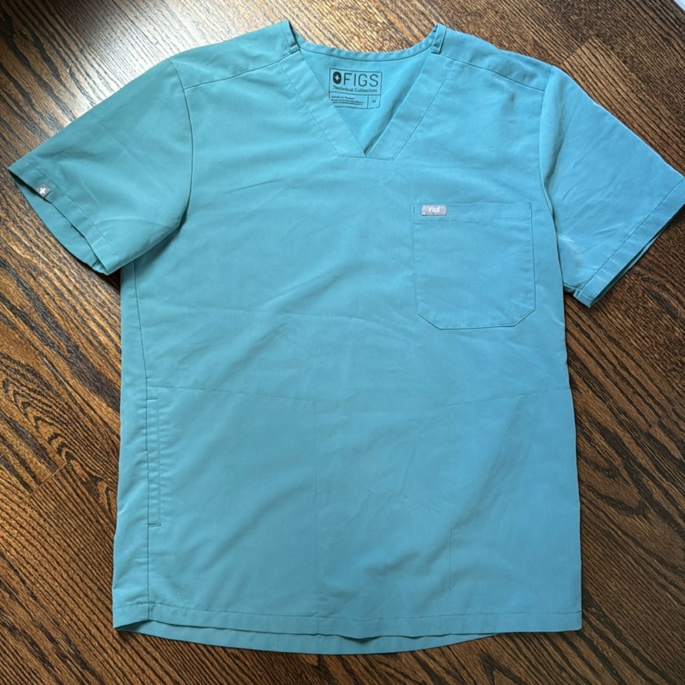 Figs scrub top